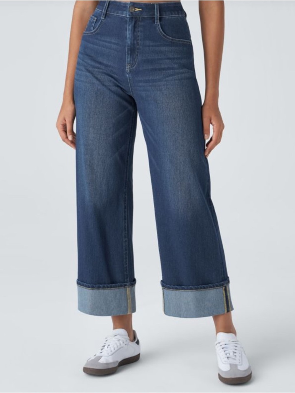 High Rise Crop Rolled Hem Wide Leg Jeans *Size M*